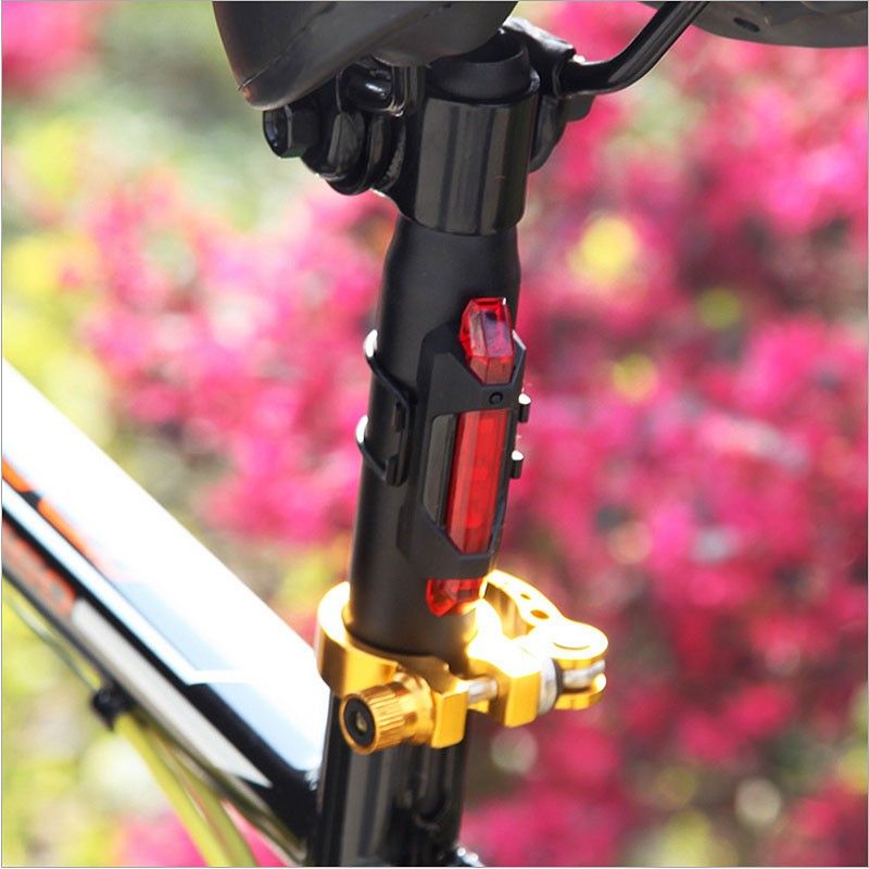 Portable USB Rechargeable Bicycle Taillight Rear Safety Light with Dynamic Flash Modes for Cycling Visibility